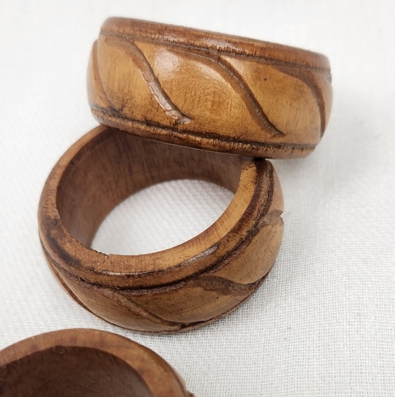 Napkin Rings 2 Sets 1 Designed Wood 1 Metal Leaf. - Picture 5 of 5